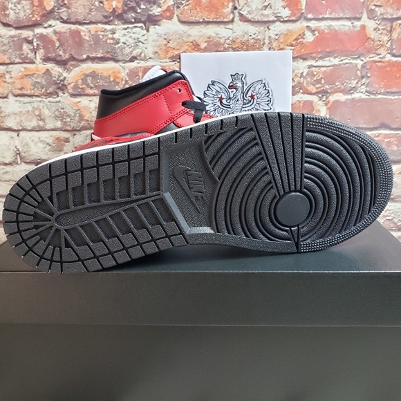 Nike Air Jordan 1 Mid Chicago Black Toe 🆕️💥💥 - Picture 3 of 8